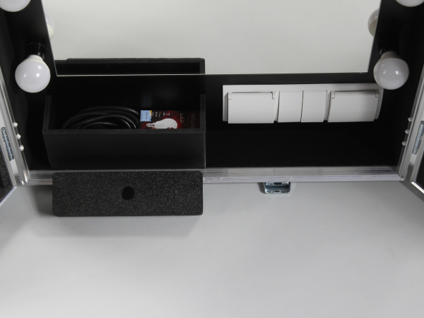 Lustro charakteryzatorskie mobilne